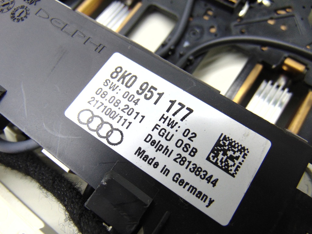 фото №7, Лампа освещение кабины 8t0947135a audi a4 b8