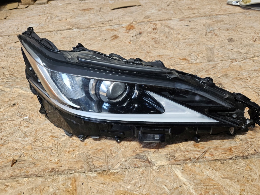 Купить Фара передняя правый  перед full led lexus es es300h