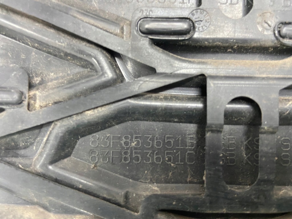 Решітка радіатора решітка радіатора бампера audi q3 ii 83a Ціна