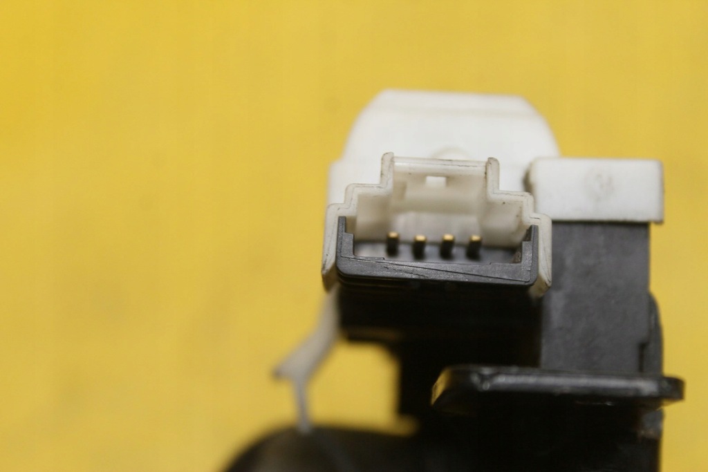 фото №5, Замок крышки багажника clio iii 8200076240e