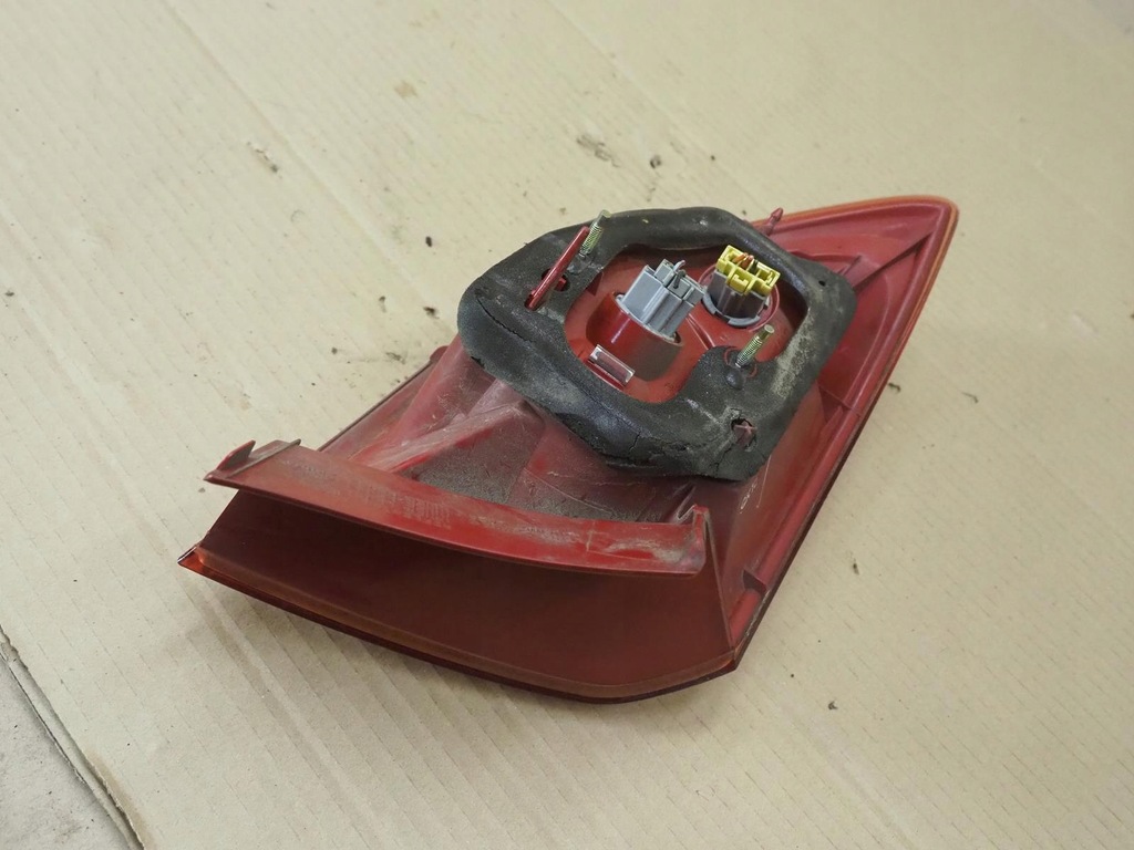 фото №15, Лампа права задня задня mazda 3 1 i bk hb 5d 04r