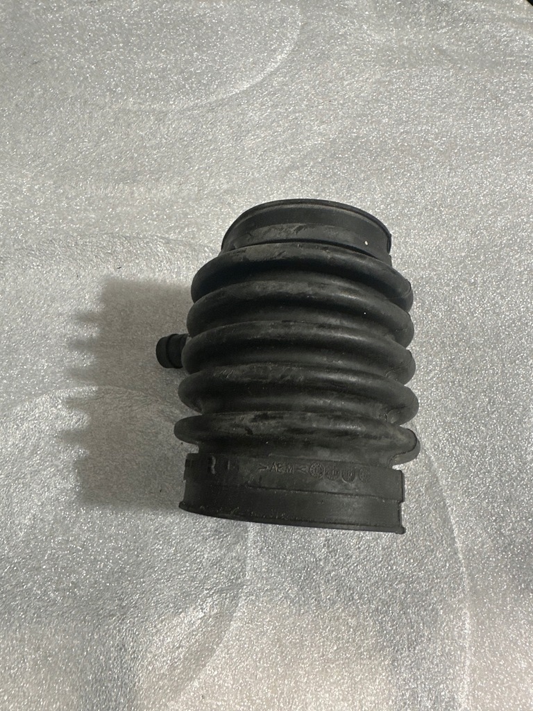 фото №1, Шланг всасывающий audi r8 5.2 fsi 420133385j...