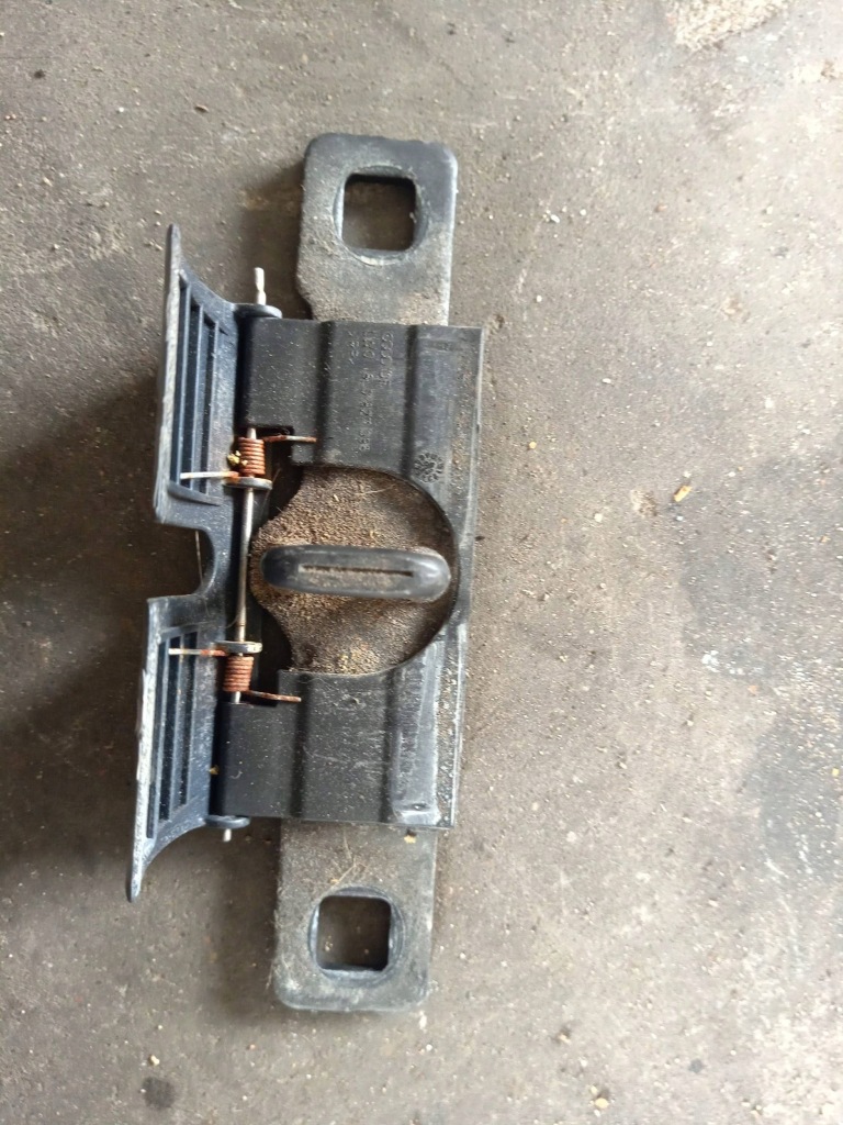 фото №1, Audi a3 s3 8l 1999 засов замка дверь 8l0827085