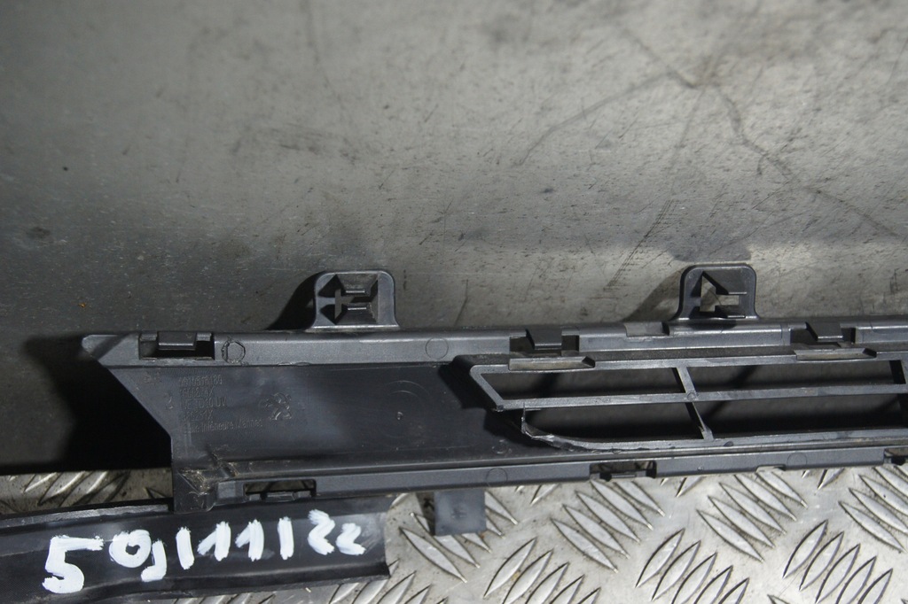 фото №15, Решітка середня бампера peugeot 208 lift