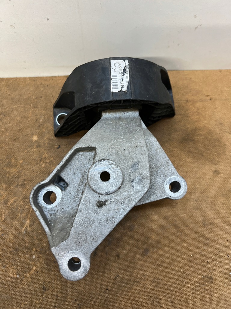фото №1, Кронштейн подушка кронштейн двигуна 113752043r renault clio iv 0.9 tce sandero