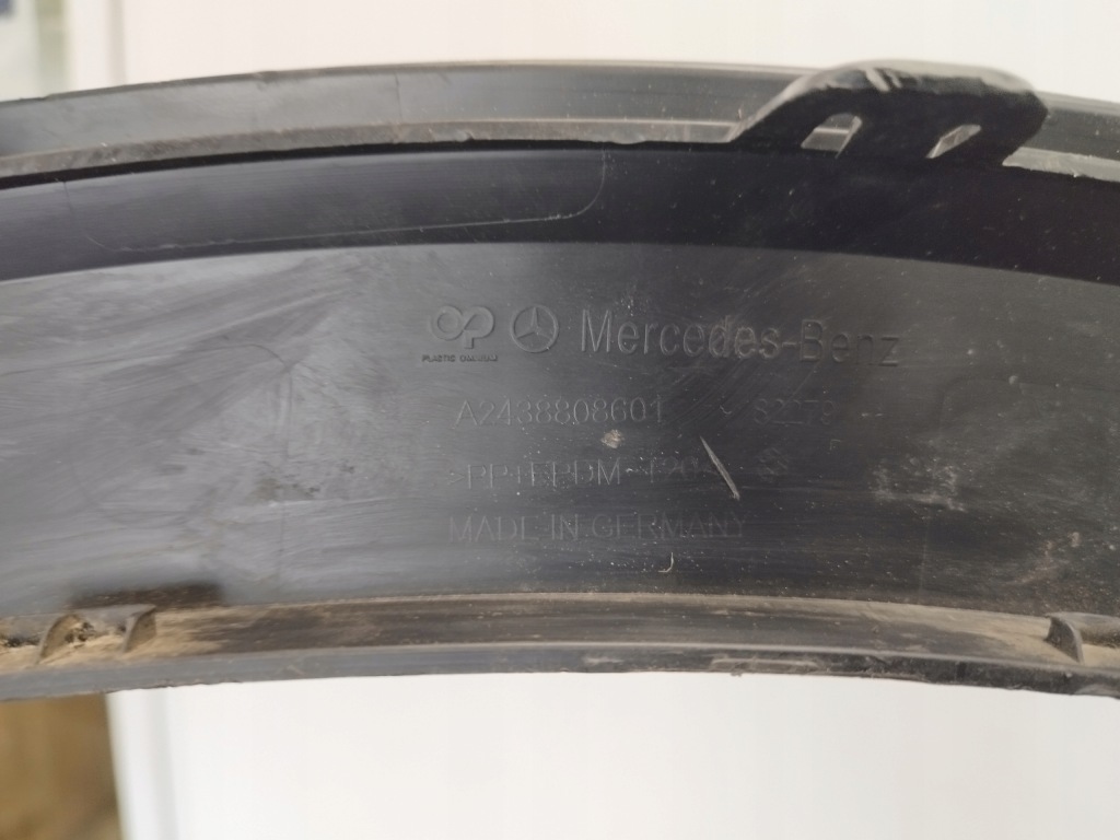 фото №16, Mercedes w243 eqb молдинг крыла правый перед a2438808601