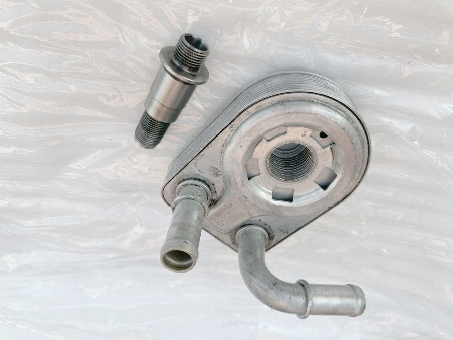 фото №1, Радіатор оливи ds7g-6b856-aa ford s-max kuga edge 1,5ecoboost оригінал