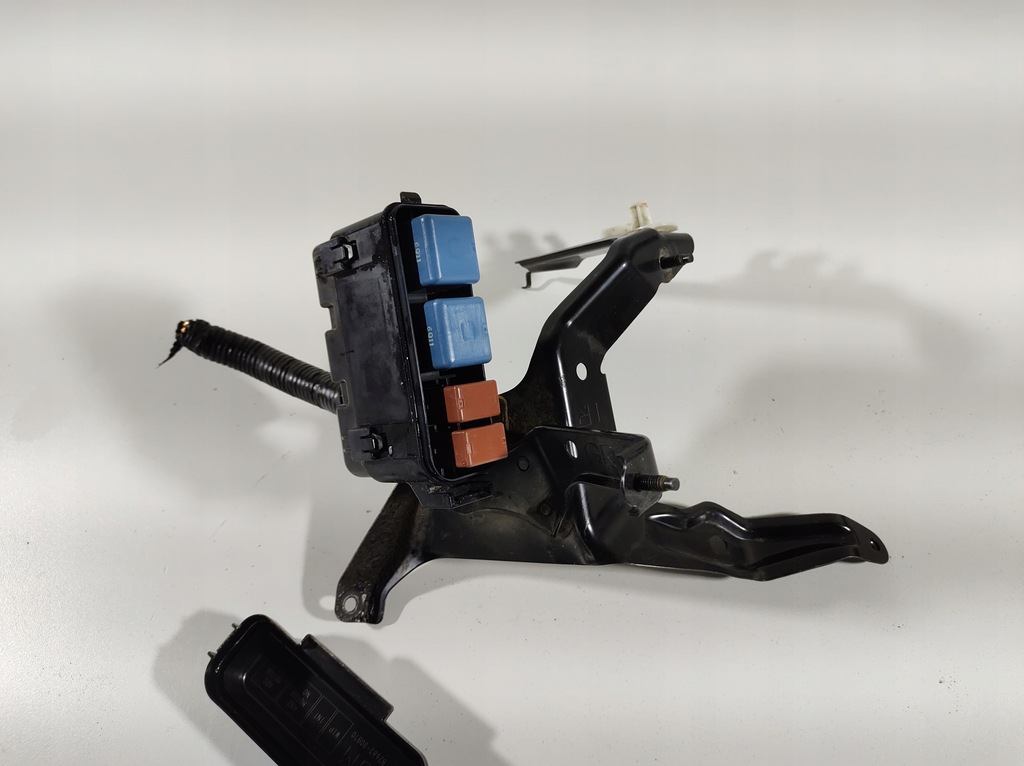 фото №10, Lexus is300h 2.5 13r коробка предохранителей