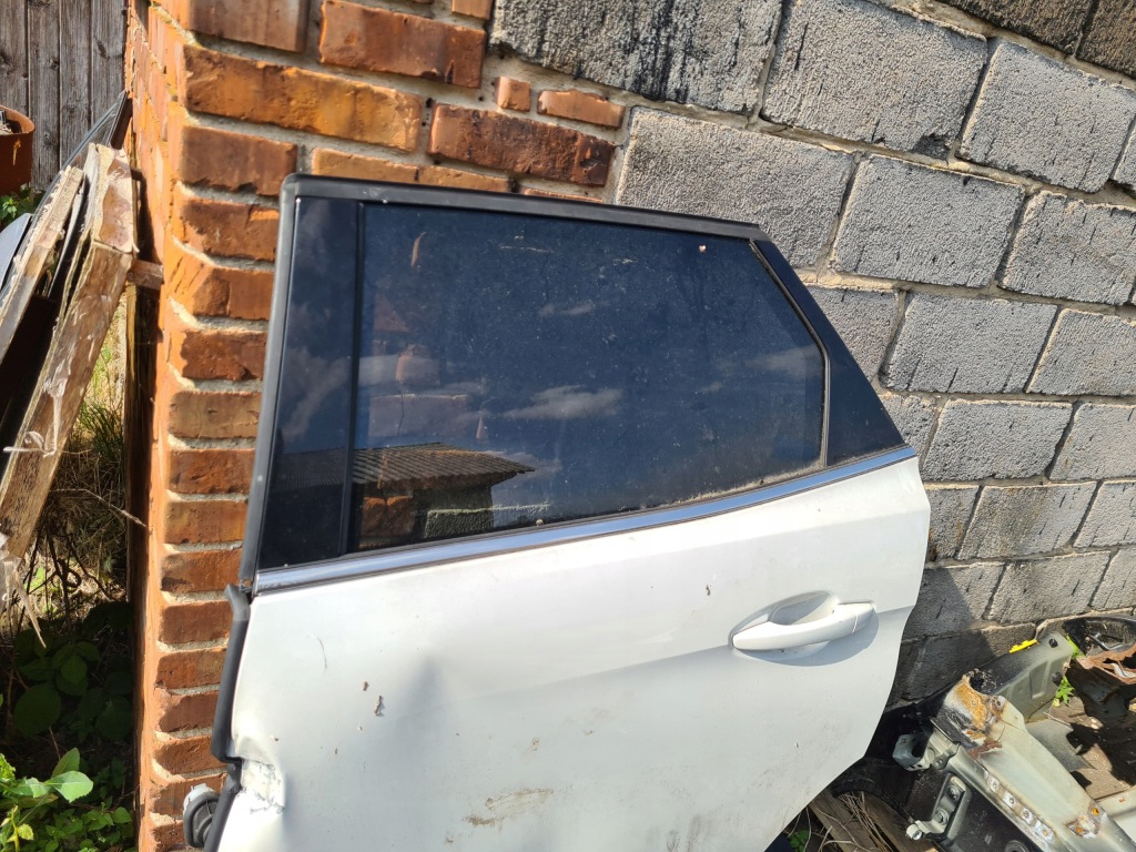 фото №1, Скло двері лівий задня peugeot 3008 ii 17 rok