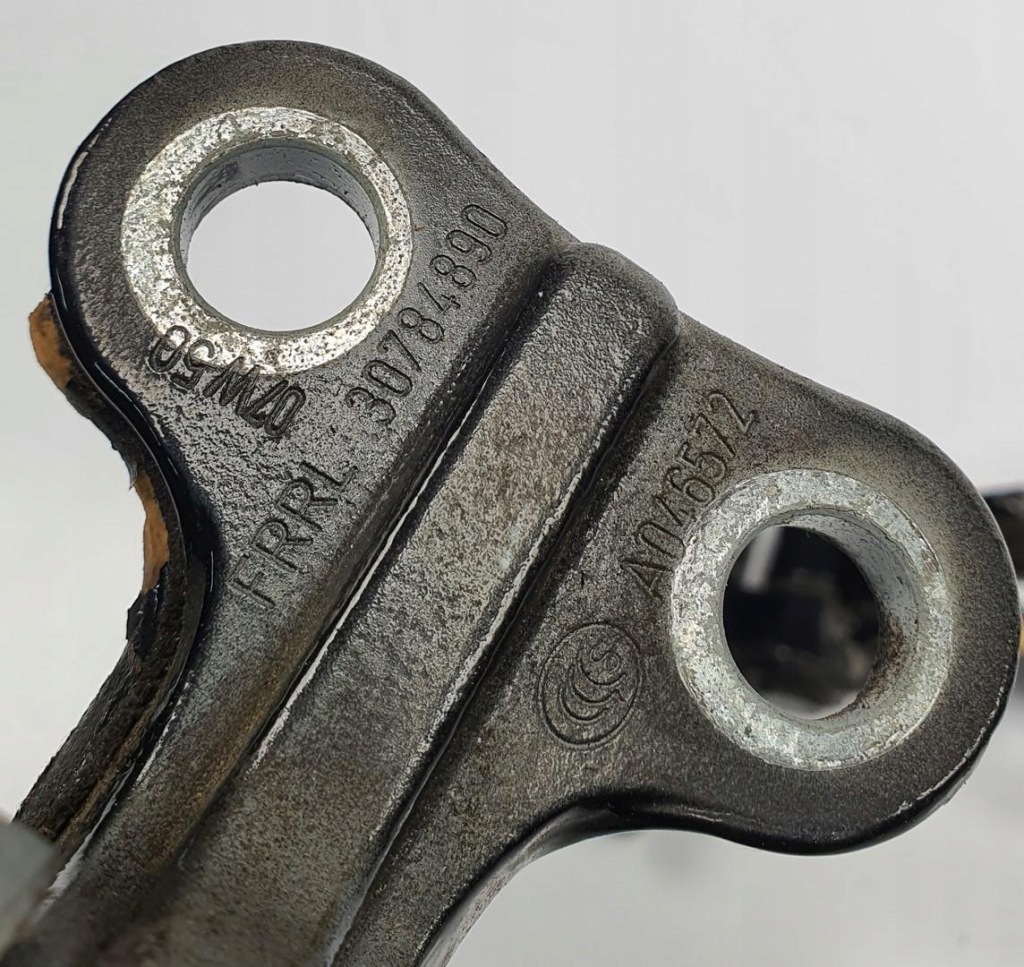 Петли дверь правый перед volvo v50 30784890 пара Доставка