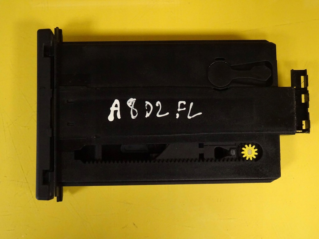 фото №7, Кронштейн na кружка напитки audi a8 d2 4d0862533b nr4