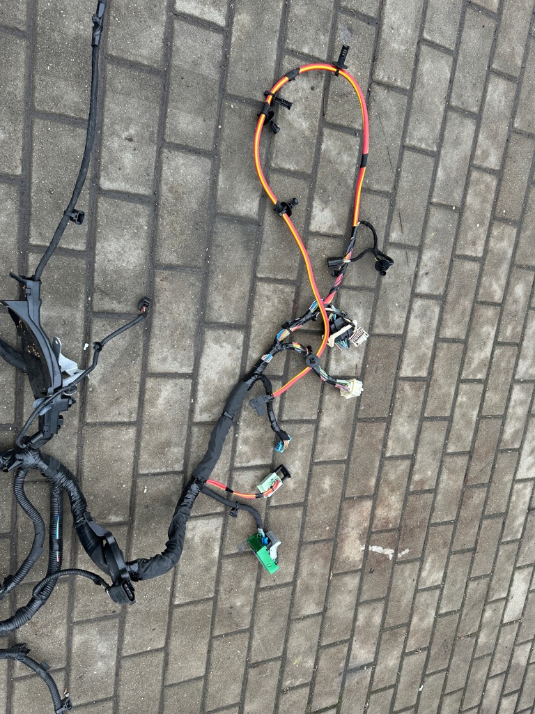 фото №8, Volvo xc60 ii b4 mild hybrid дизель электропроводка отсек двигателя