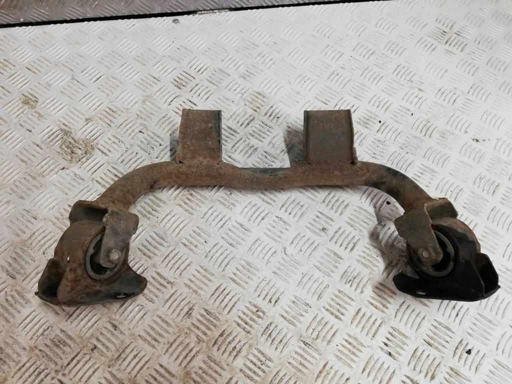 фото №1, Suzuki swift mk8 кронштейн кронштейн дифференциал