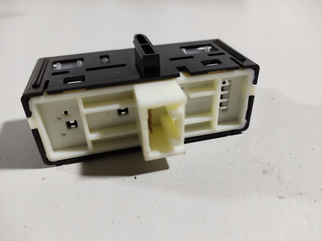 фото №6, Lexus is300h 13r перемикач кнопка trip