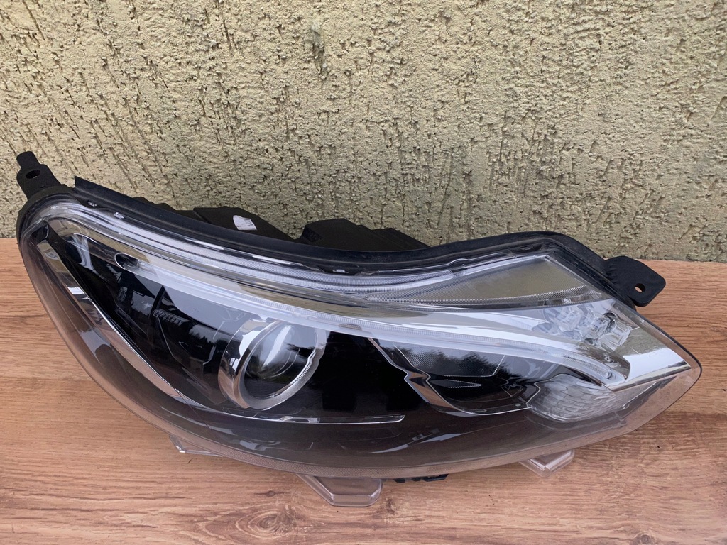 фото №2, Toyota proace ii 2 лампа правая передняя ксенон led