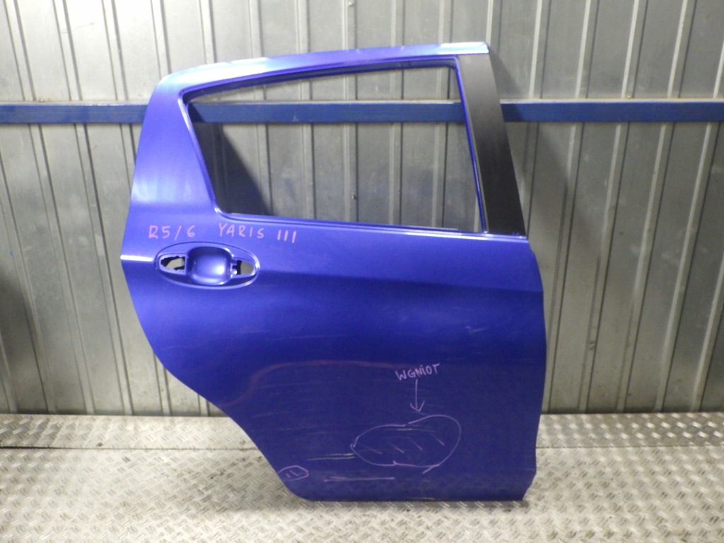 фото №1, Toyota yaris iii дверь правый задняя задние