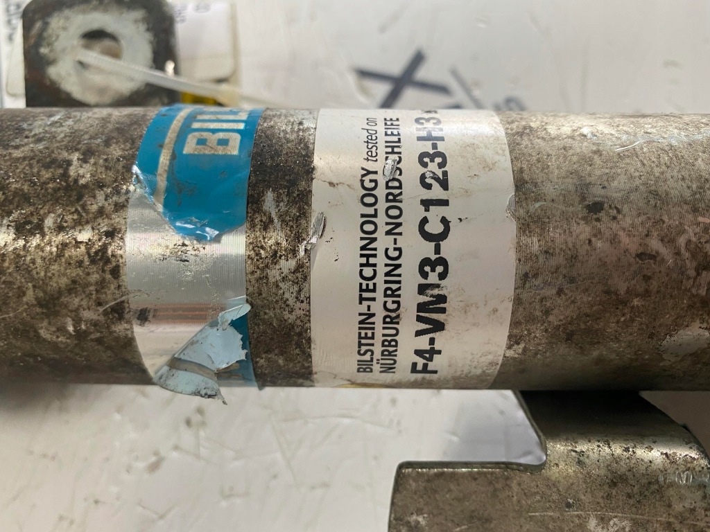 Амортизатор левая перед mazda 3 1.6 бензин Оригинал