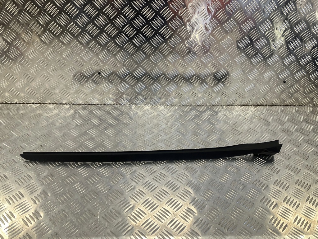 фото №1, Молдинг скло лобове права bmw 2 f44