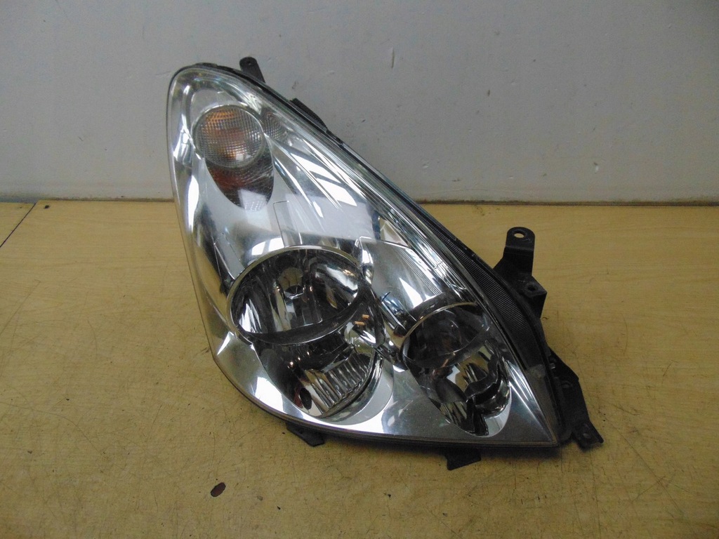 фото №5, Лампа права перед toyota corolla verso lift europa