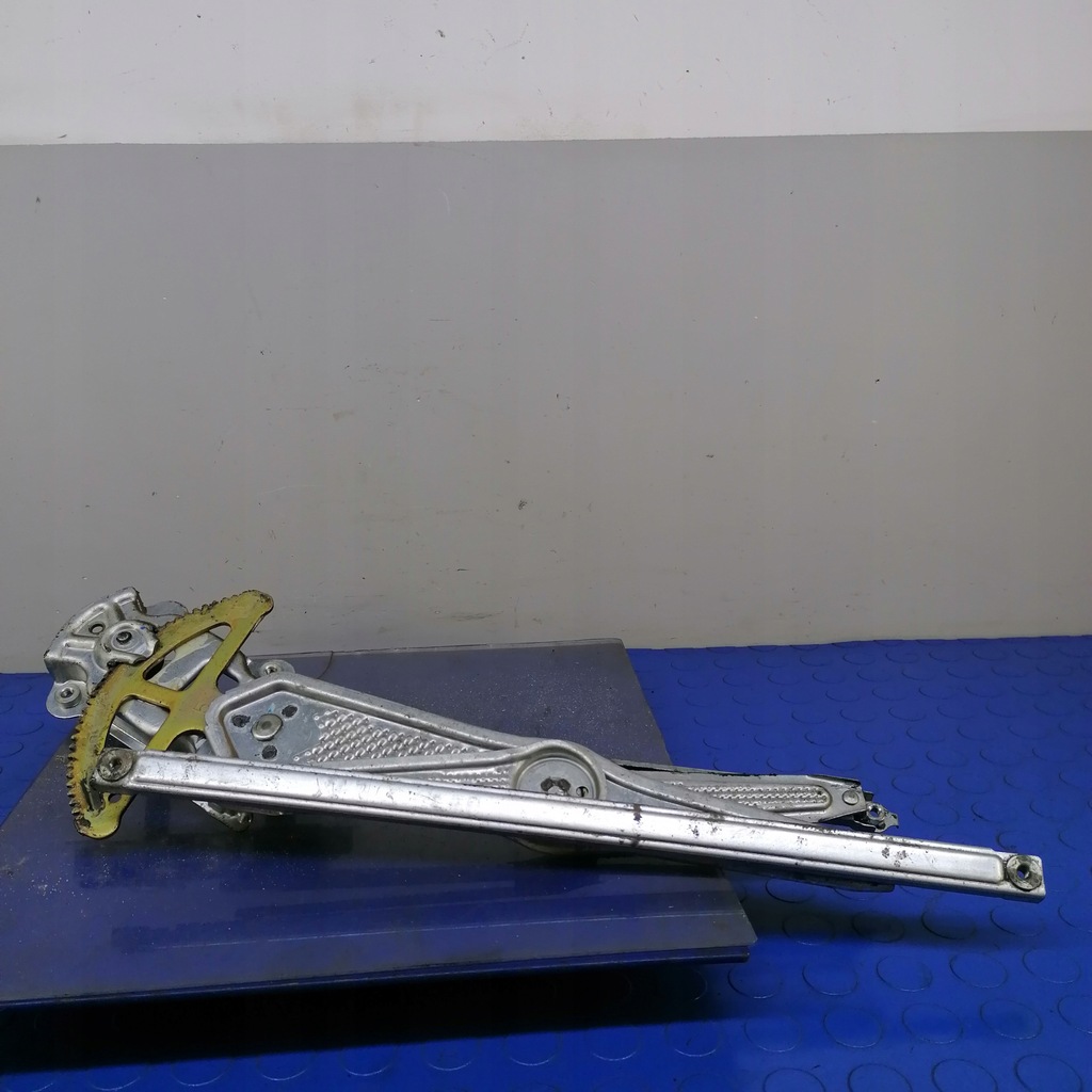 фото №1, Toyota yaris i підйомник скло задня лівий