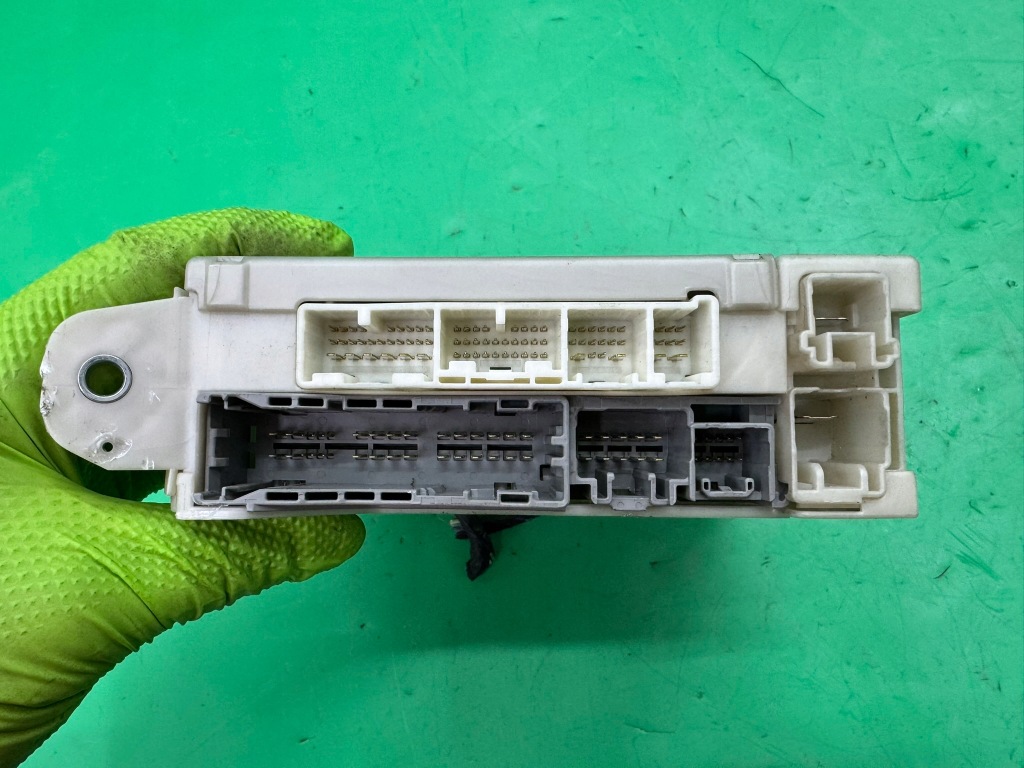 Модуль коробка предохранителей 70604-0878 82730-30272 lexus gs 3 05-12 Оригинал