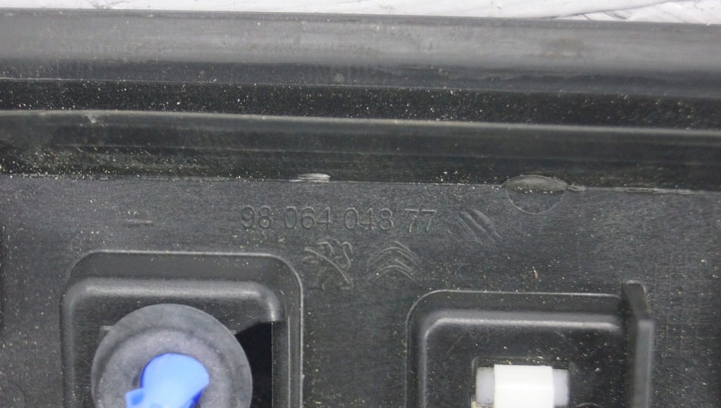 фото №12, Молдинг кровельная левая peugeot 2008 i 9806404877