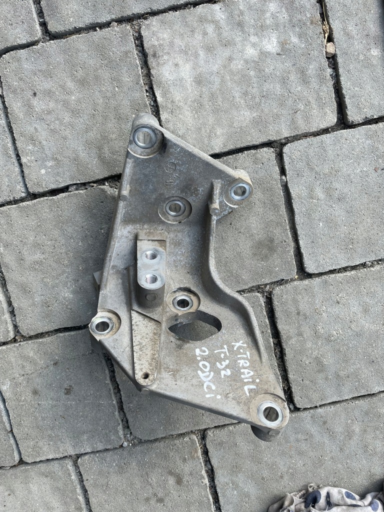 фото №1, Nissan x-trail t32 lift 2.0 dci кронштейн двигателя