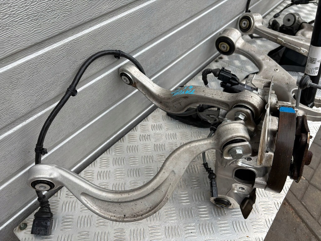 фото №4, Porsche taycan 4s підвіска поворотний кулак важіль задня амортизатор