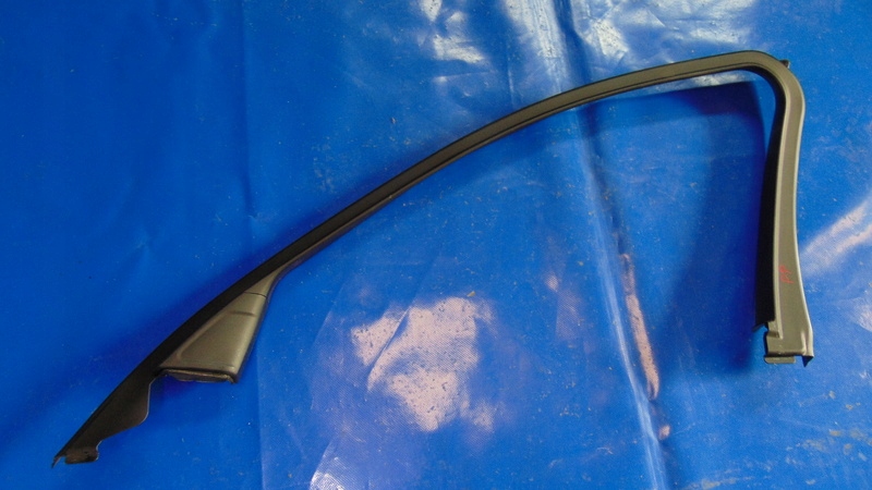 фото №1, Рамка стекло дверь правый перед 7182012 bmw f10 10+