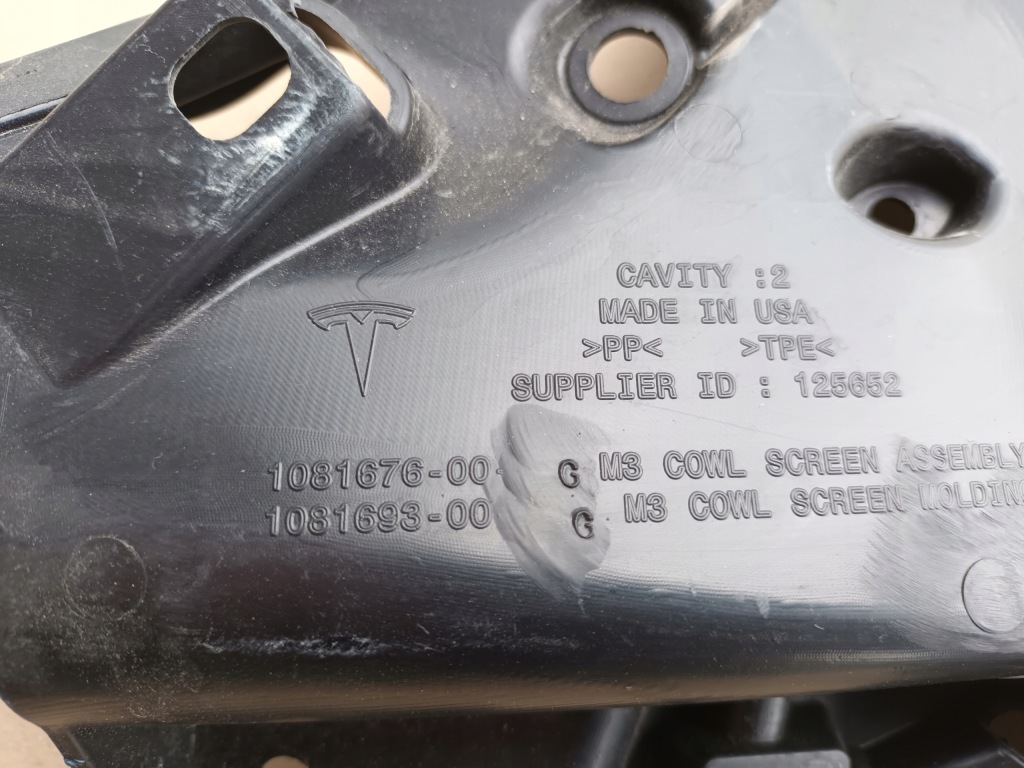 Жабо tesla model 3 1081676-00 с Разборки