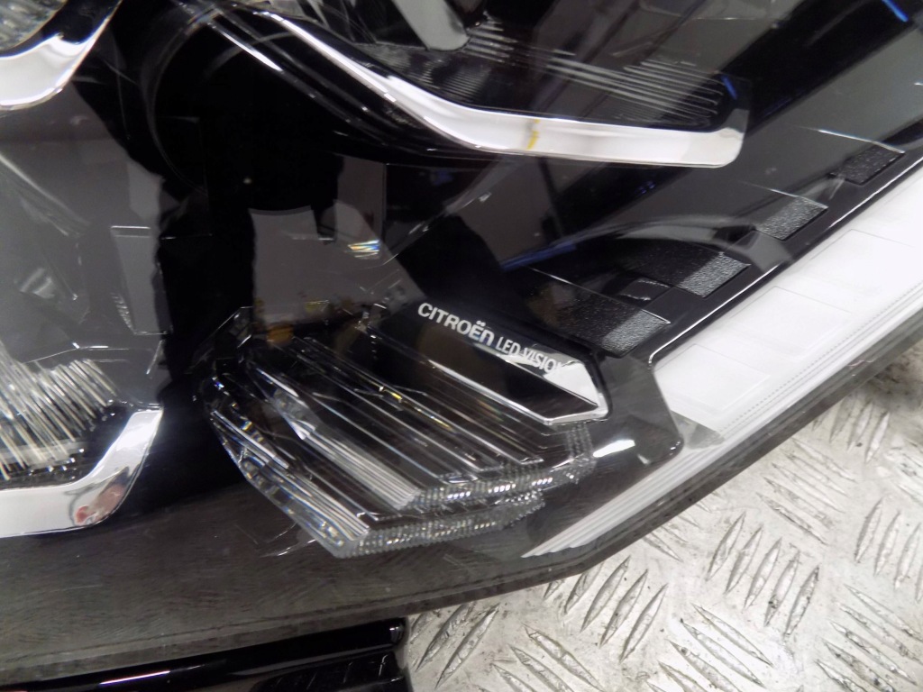 Citroen c4 iii e-c4 2019 - капот бампер лампи kompletny перед лак :kca Оригінал