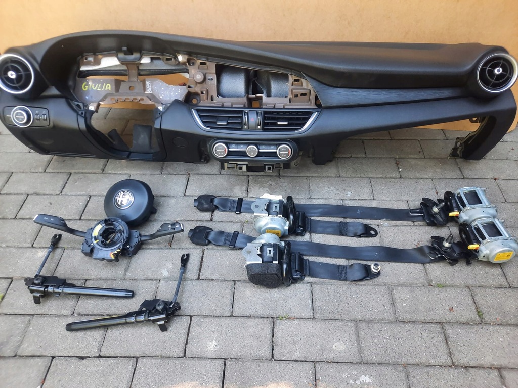 фото №11, Приборная панель alfa romeo giulia