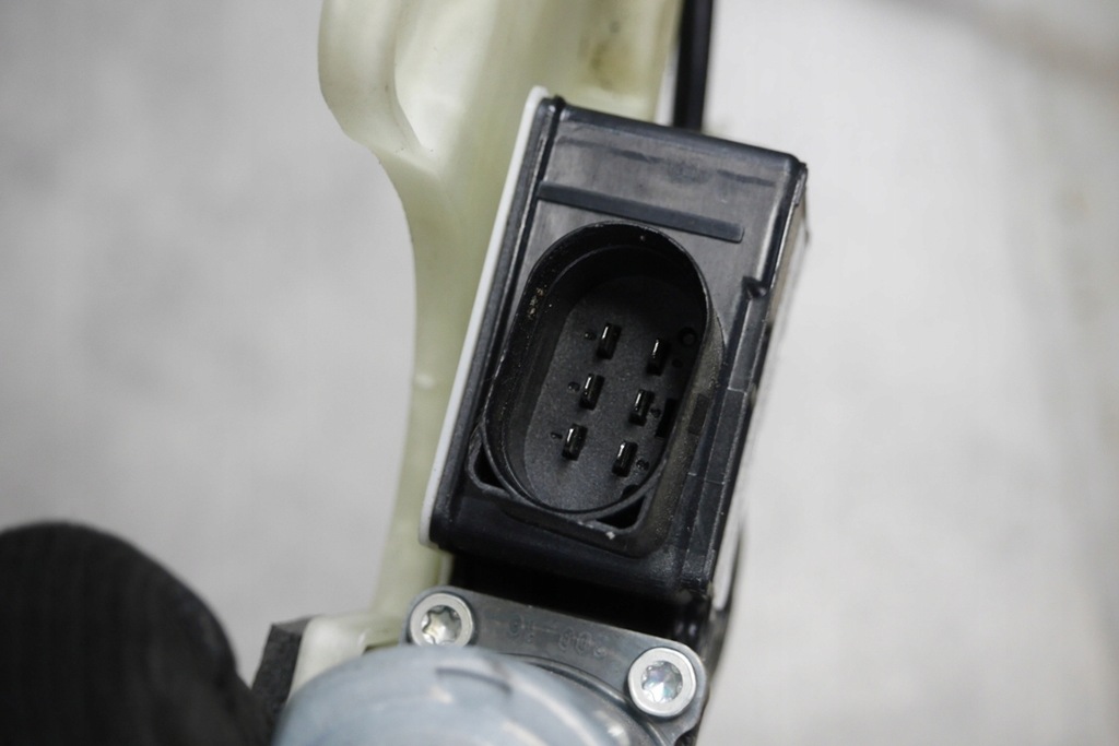 фото №7, Механизм моторчик шторка багажника audi a4 b9