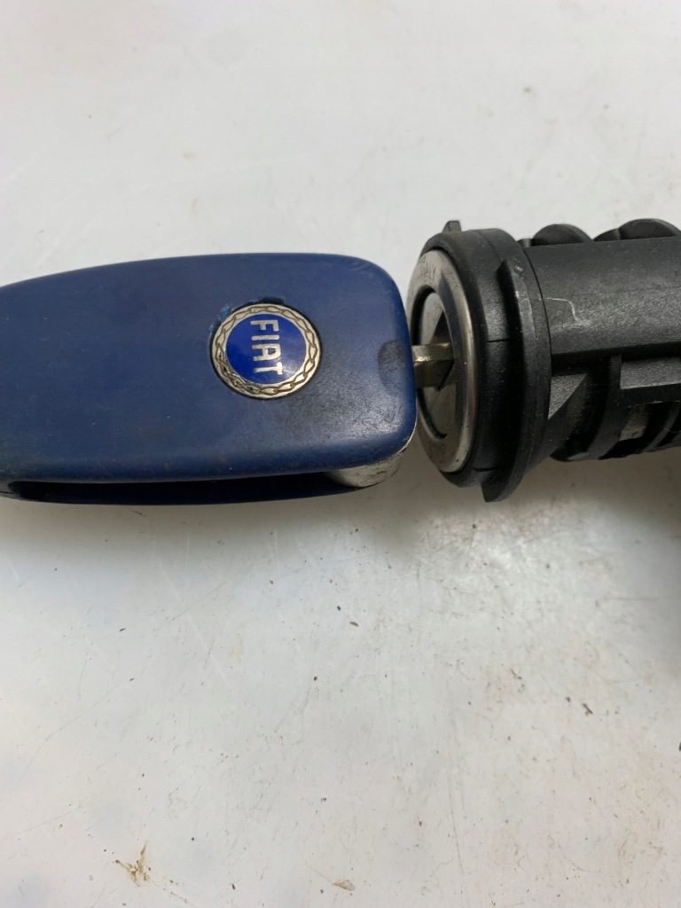 фото №4, Замок зажигания с ключ fca 0.5521