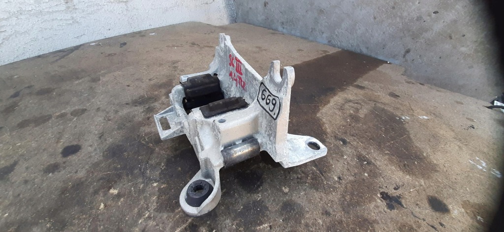 фото №2, Кронштейн подушка двигуна кронштейн 1.4tce renault scenic iii 112200014r