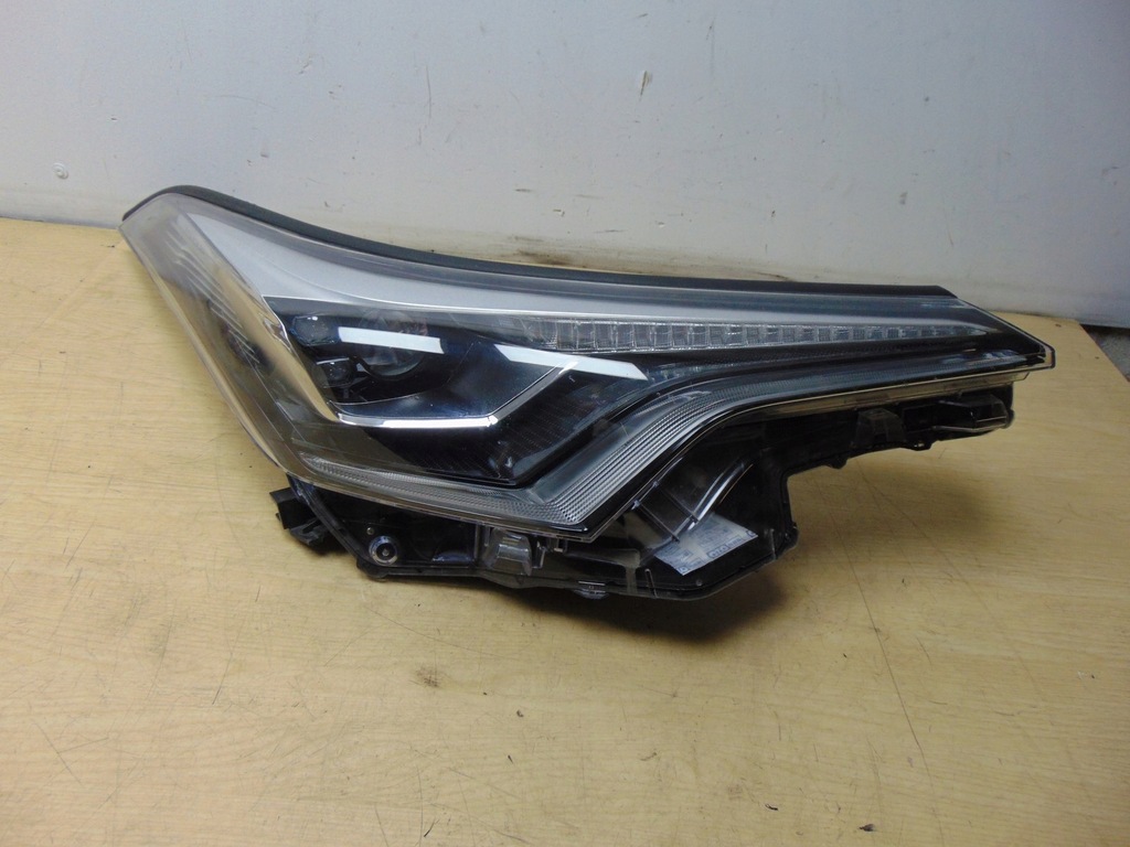 фото №1, Лампа права перед toyota chr c-hr full led europa