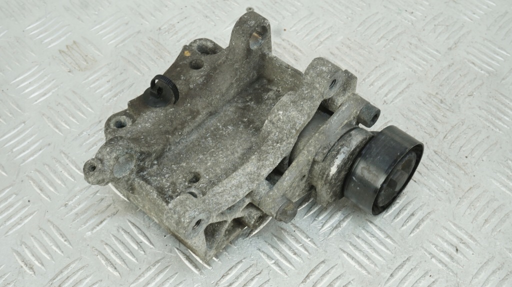 фото №1, Citroen c3 1.4 16v кронштейн генератора натягувач