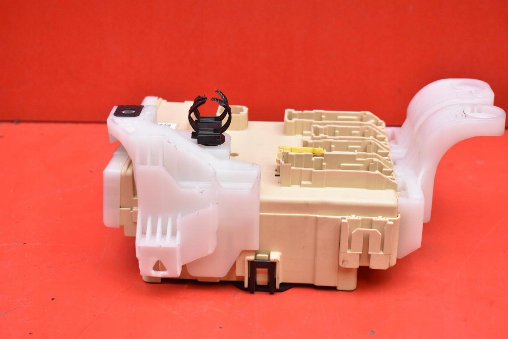 Коробка предохранителей bsi 89221-02330 toyota auris 2 1.6 valvematic 132 km в Украине