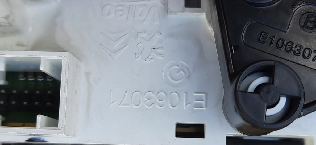 фото №8, Панель керування кондиціонера троси peugeot 208 i e1063071