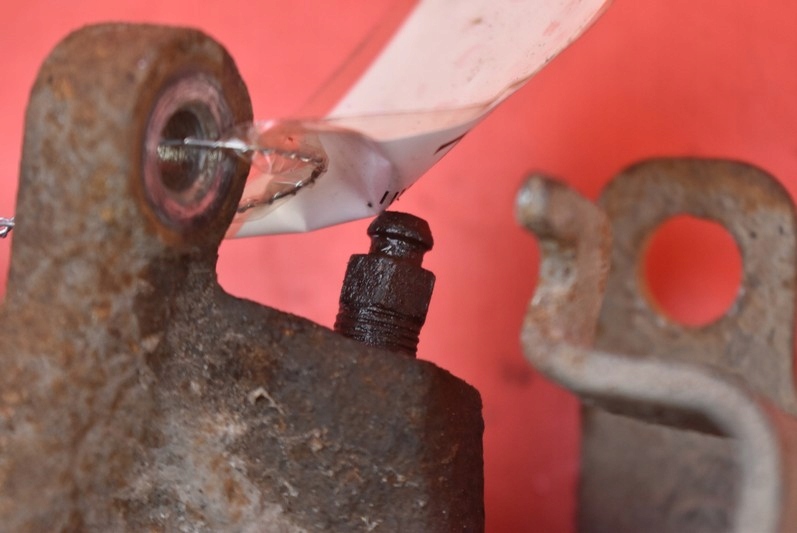 фото №7, Суппорт тормозной левый задняя ford transit 5 v 2.2 tdci 86 km 00-06