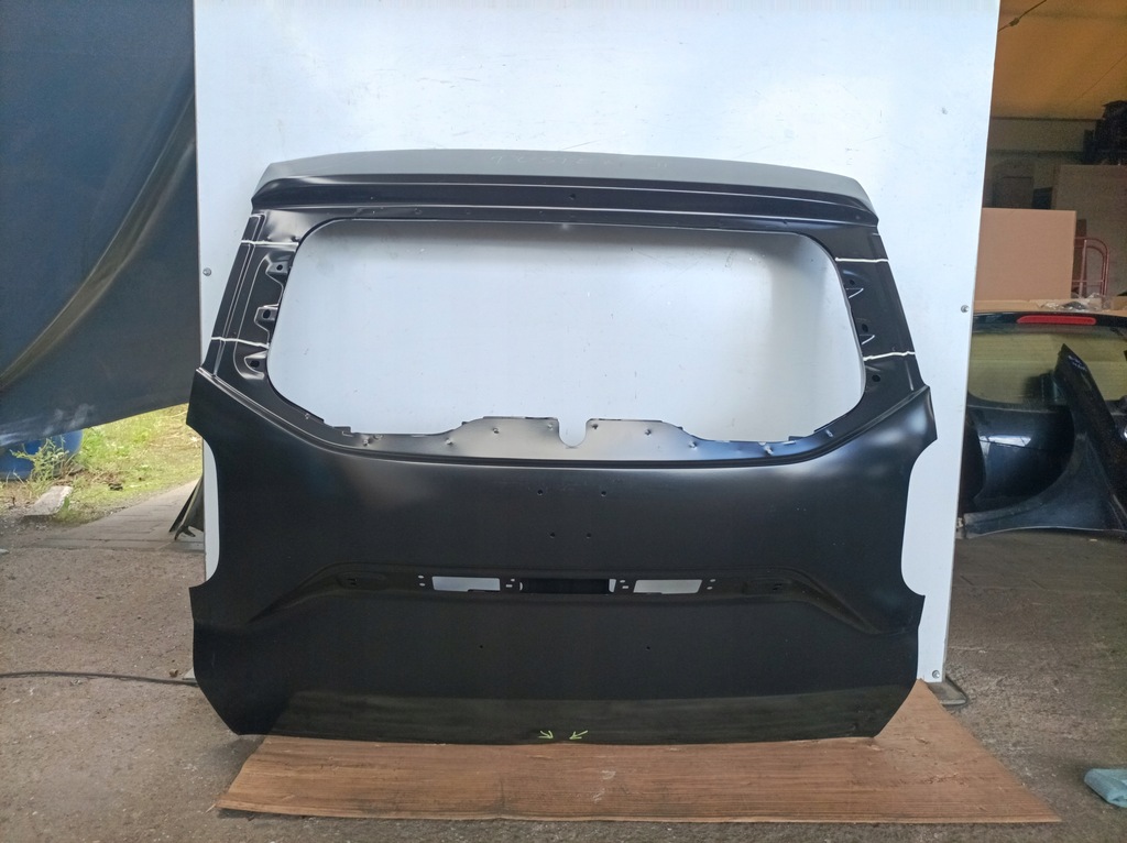 фото №1, Крышка багажника задняя задняя dacia duster ii 901004742r nowa oryg