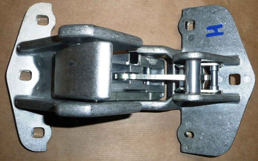 фото №2, Петля дверь задняя r trafic 2 верхний правый 8200527896