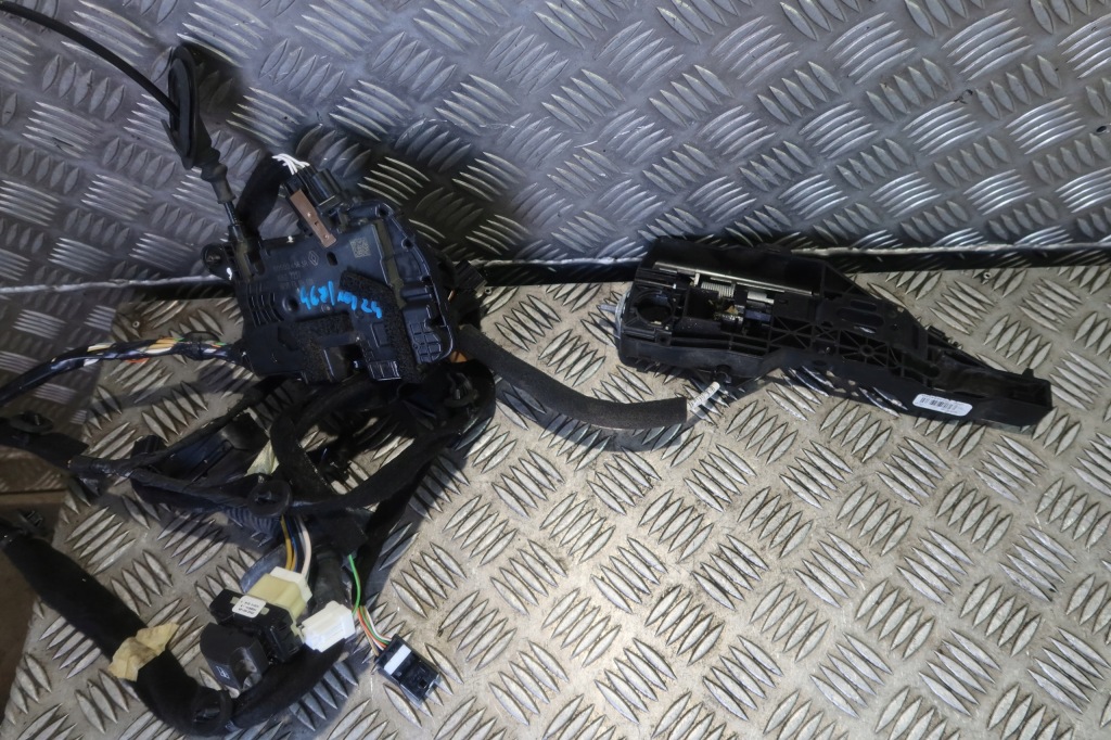 фото №1, Renault clio iv замок дверь замок ручка жгут оригинальный номер 805024563r 806068456r
