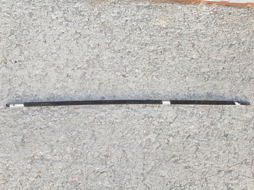 Молдинг наружная подоконная дверь левая задний  хром bmw 7 e38 Киев