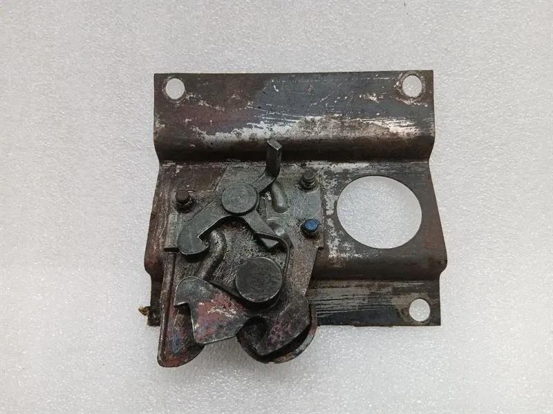 фото №6, Aston martin vantage am series 3 1973-1978 замок łodzi замок задний крышки-