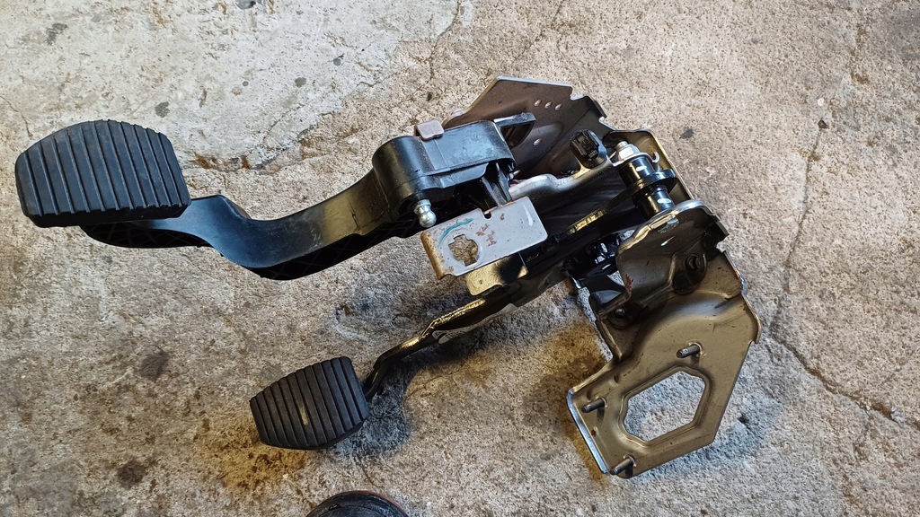 фото №1, Citroen c4 cactus педаль гальма зчеплення 9807334080