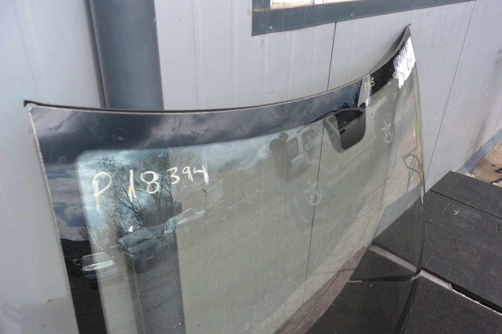 Tesla model s стекло лобовое 13r оригинал 12- Оригинал