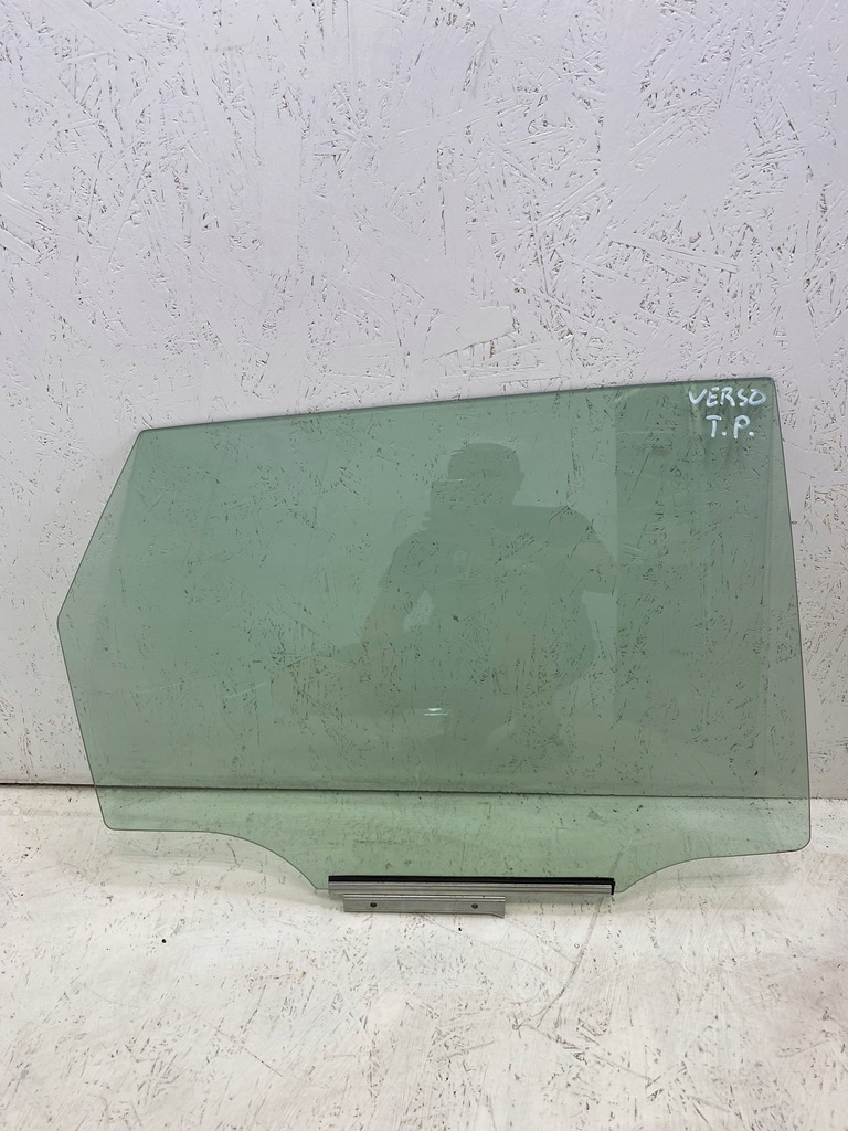 фото №1, Toyota verso-s задняя правая стекло дверь оригинал