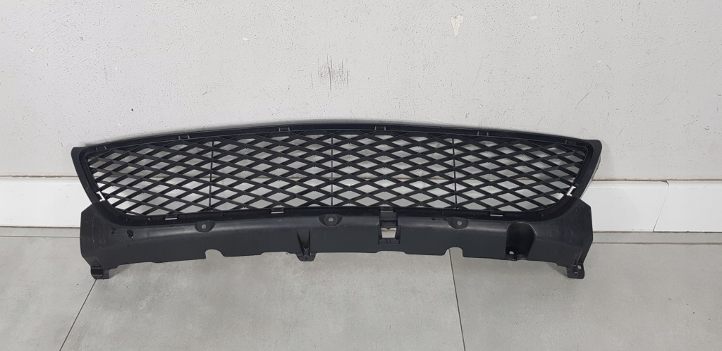 фото №1, Mazda 3 решётка средняя бампера bn8v-501t1