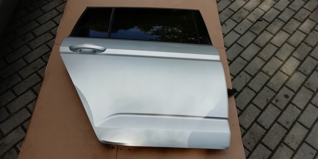 Купить Vw touran ii 5ta дверь правое задние
